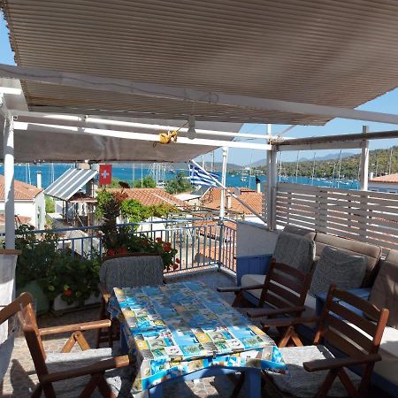 Nikos Rooms And Studios Poros Town Bagian luar foto