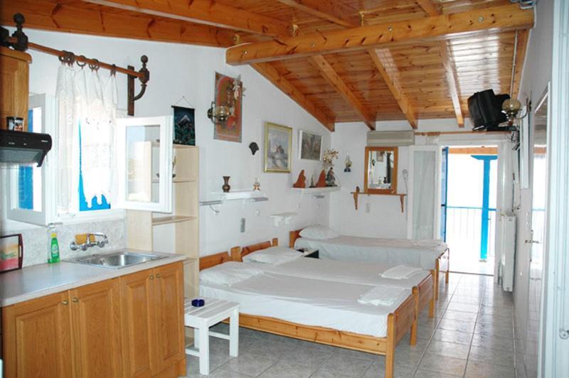 Nikos Rooms And Studios Poros Town Bagian luar foto