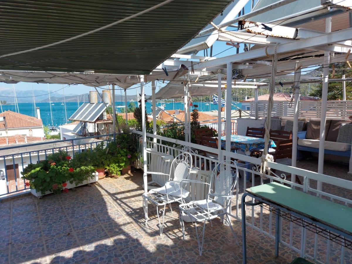 Nikos Rooms And Studios Poros Town Bagian luar foto