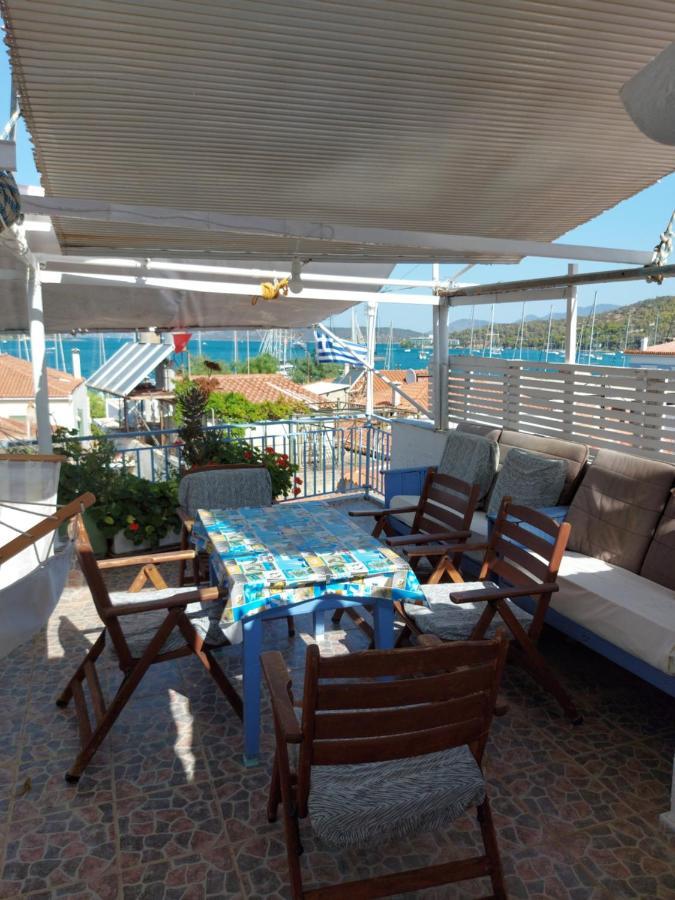 Nikos Rooms And Studios Poros Town Bagian luar foto