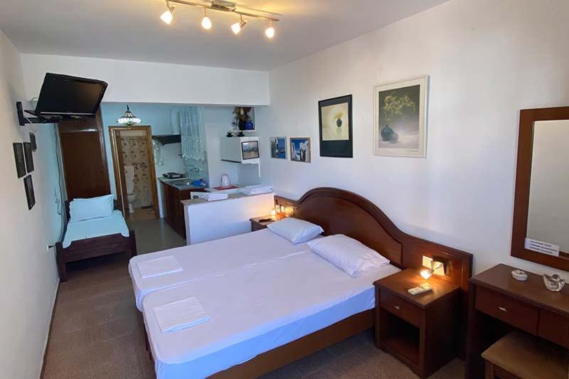 Nikos Rooms And Studios Poros Town Bagian luar foto